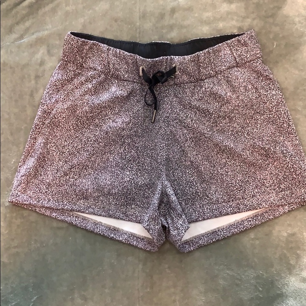 Lululemon On The Fly 2.5 Shorts